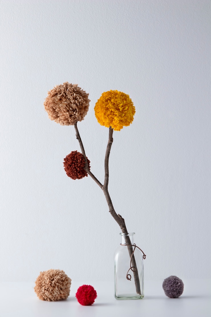 Foto grátis variedade de pompons marrom e amarelo