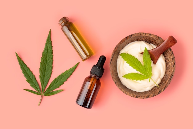 Foto grátis variedade de produtos de cannabis orgânica