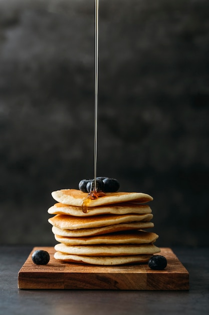 Foto grátis variedade de refeição deliciosa de café da manhã vista frontal