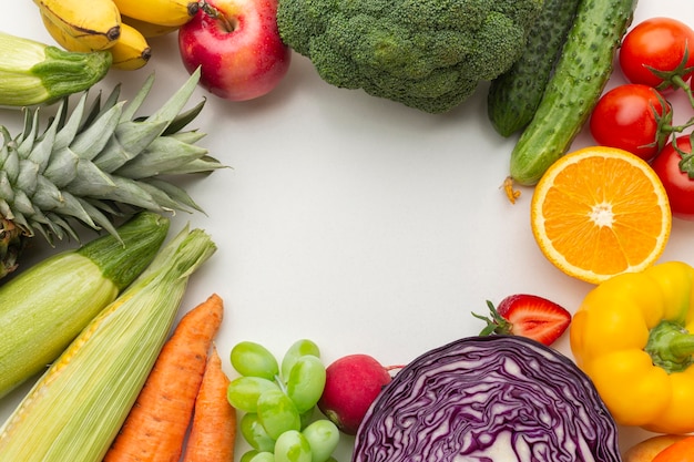 Variedade de vegetais e frutas acima da vista