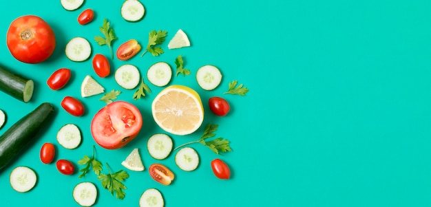 Variedade de vista superior de legumes com espaço de cópia