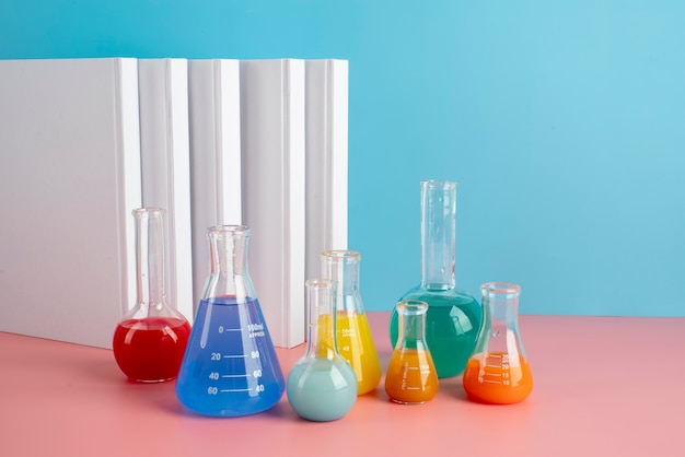Variedade do Dia Mundial da Ciência com tubos de química