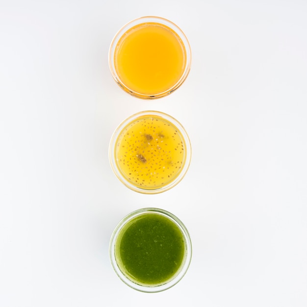 Variedade minimalista de smoothies frescos