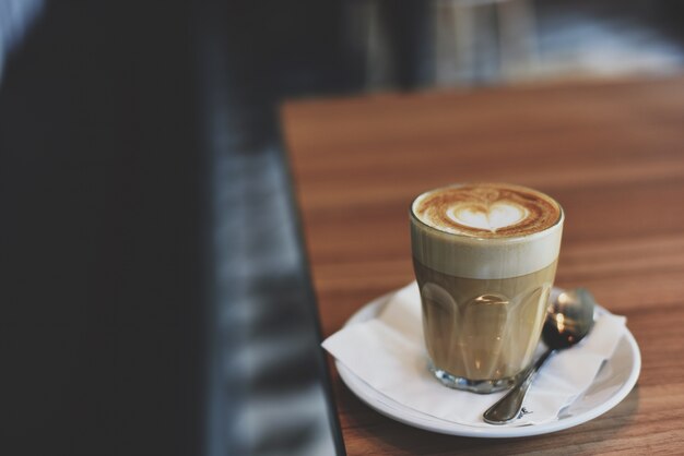 Vaso de vidro com café