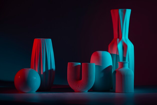 Vasos modernos com luz vermelha e azul
