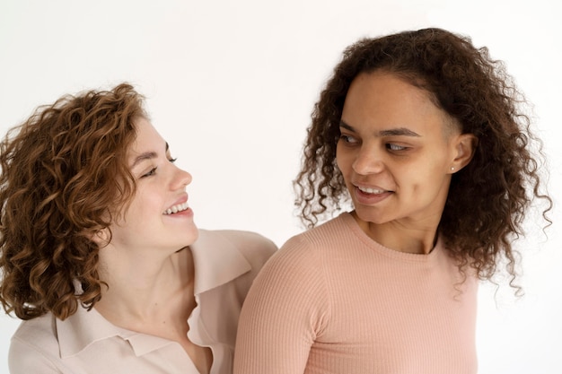 Foto grátis veja como as pessoas estão ficando mais fortes juntas