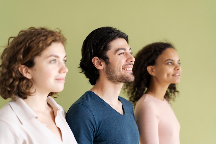 Foto grátis veja como as pessoas estão ficando mais fortes juntas