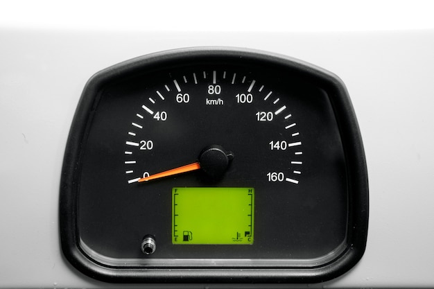 Velocímetro redondo, tacômetro. sinal e símbolo no painel do carro.
