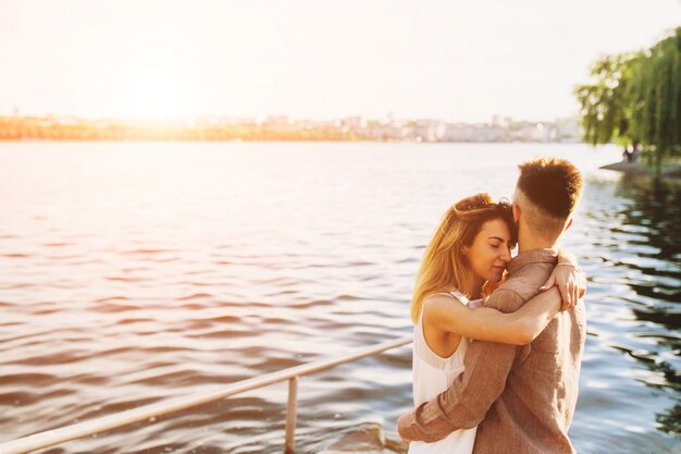 Verão casal humano menina divertida