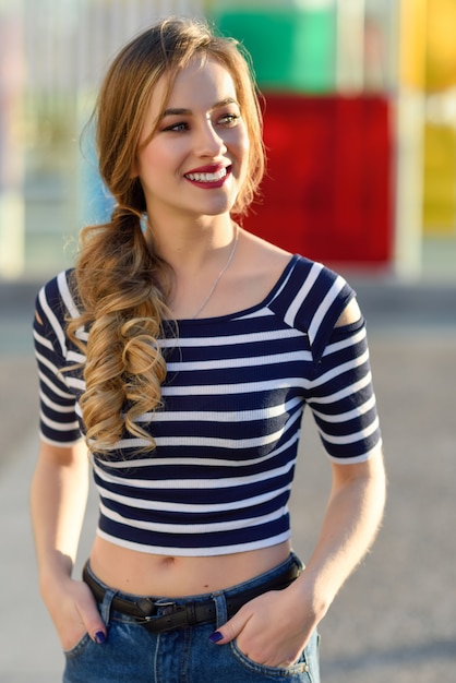 Foto grátis verão pigtail moda jeans bonita