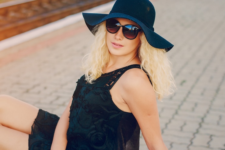 Foto grátis vestido cinzento sozinho lifestyle menina