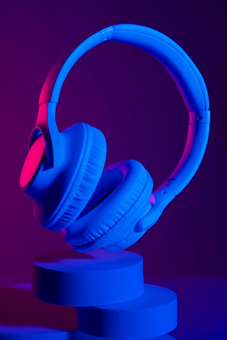Foto grátis vida morta de fones de ouvido sem fio cyberpunk