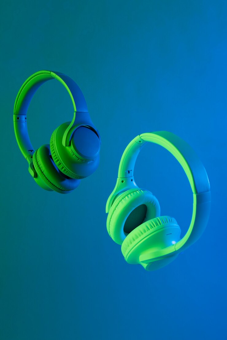 Foto grátis vida morta de fones de ouvido sem fio cyberpunk