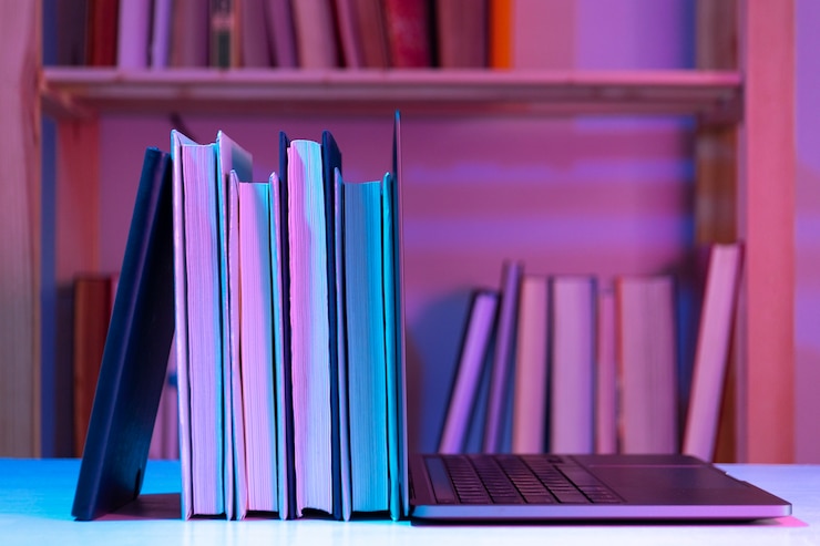 Foto grátis vida morta de livros versus tecnologia