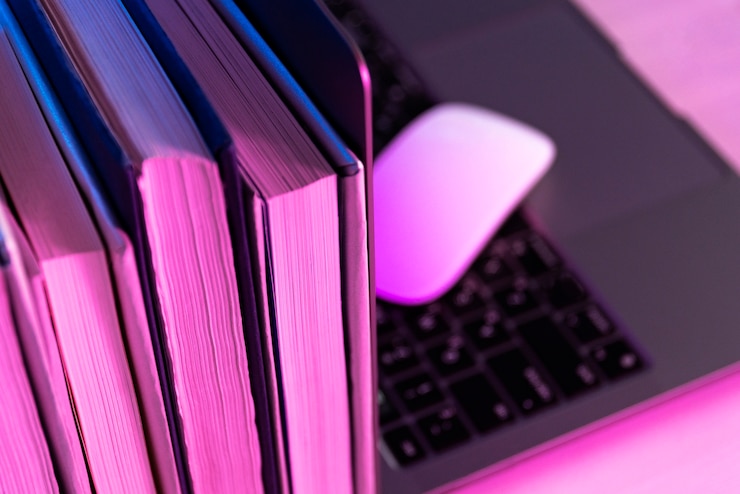 Foto grátis vida morta de livros versus tecnologia
