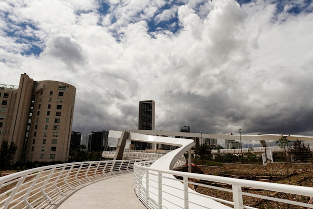 Vida na paisagem do méxico com edifícios