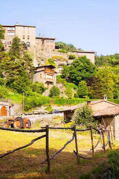 Vila catalã nos Pirinéus. Rupit