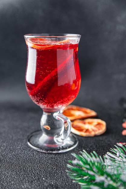 Vinho quente espumante feriado festa coquetel de natal grogue vinho especiarias ano novo bebida canela Foto Premium