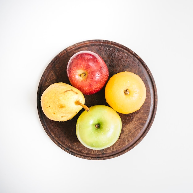 Visão aérea de frutas frescas na placa