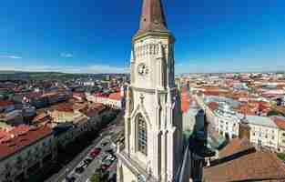 Foto grátis visão ampla do drone aéreo da igreja de são miguel em cluj romênia