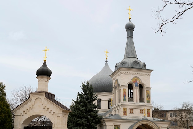 Foto grátis visão dos elementos arquitetônicos da igreja