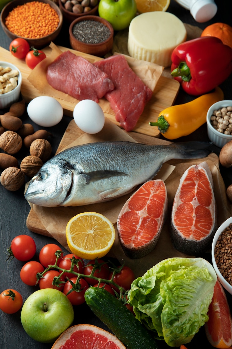 Foto grátis visão superior da pirâmide alimentar real