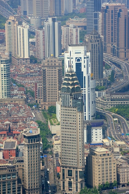 Vista aérea da cidade urbana de Xangai com arranha-céus.