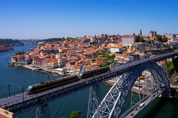 Vista aérea da famosa ponte do Porto, Portugal