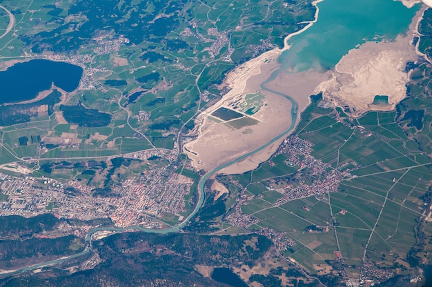 Vista aérea de Fussen e Forggensee, Alemanha