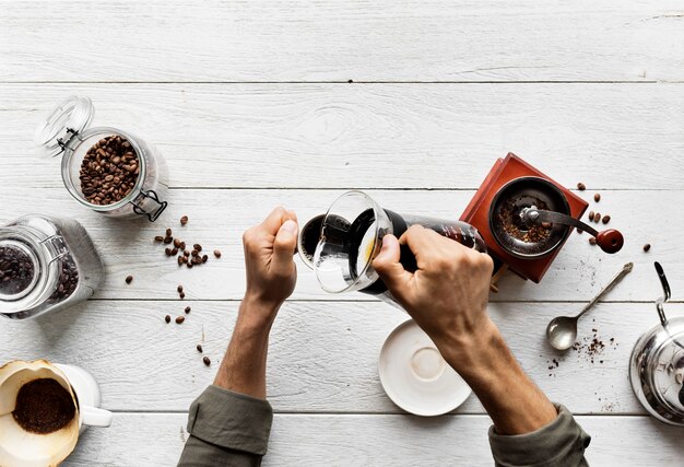 Vista aérea, de, pessoas, fazer, café gotejamento