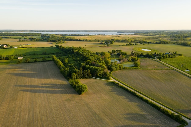 Vista aérea de uma bela paisagem campestre