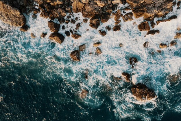 Vista aérea de uma pausa na praia