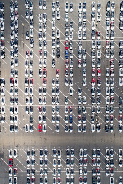 Vista aérea do estacionamento automotivo