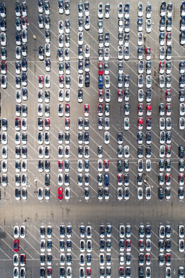 Foto grátis vista aérea do estacionamento automotivo
