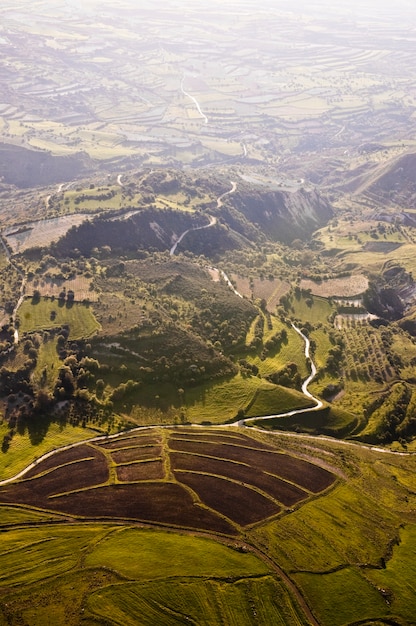 Vista aérea dos campos agrícolas