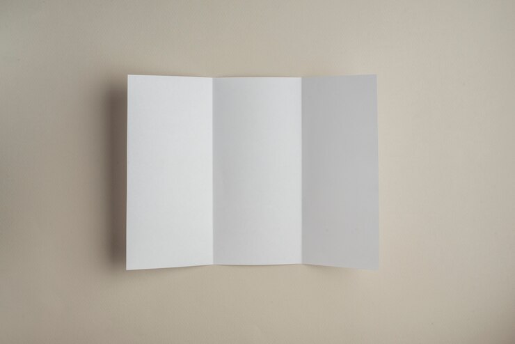 Foto grátis vista alta ângulo, de, em branco, branca, papel, ligado, experiência colorida