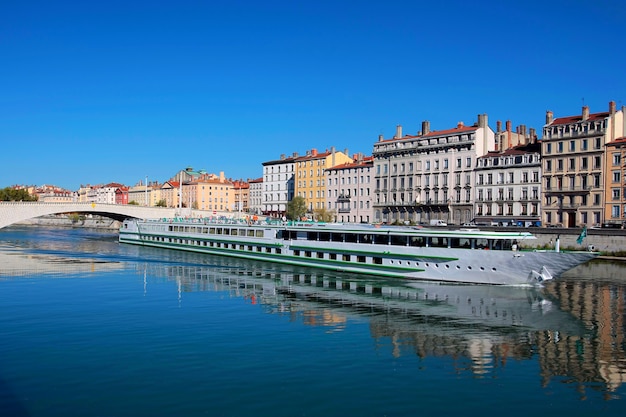 Vista da cidade de Lyon e do Rio Saône, França