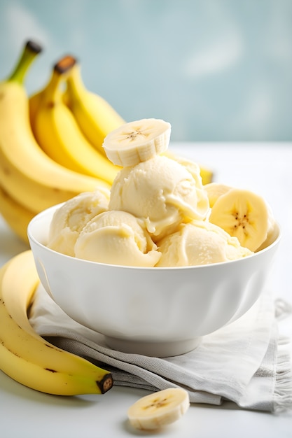 Foto grátis vista da deliciosa sobremesa de sorvete congelado com bananas