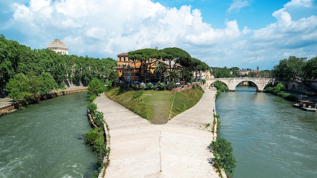 Vista da ilha tiberina em roma itália