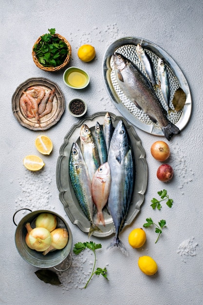 Foto grátis vista da variedade de frutos do mar com outros ingredientes de enfeite