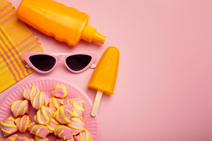 Foto grátis vista de óculos de sol de verão com marshmallows e sorvete