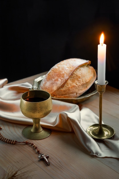 Vista de pão e vinho para cerimônia religiosa