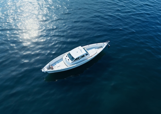 Foto grátis vista de um barco na água
