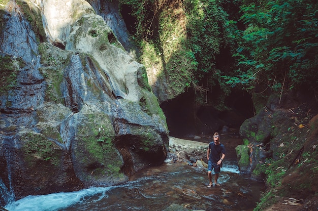 Vista deslumbrante da cachoeira.