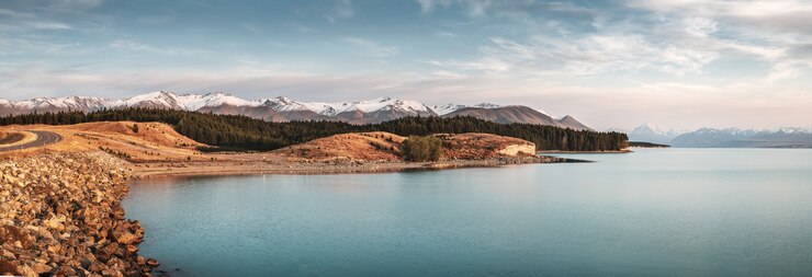 Foto grátis vista deslumbrante do lago pukaki com o monte cook ao fundo na nova zelândia