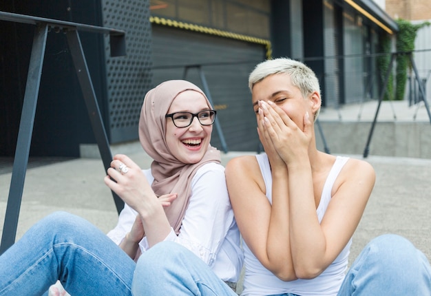 Foto grátis vista dianteira, de, mulher, tendo divertimento