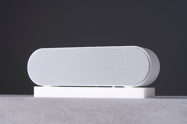 Vista do alto-falante bluetooth horizontal com design moderno simples e minimalista