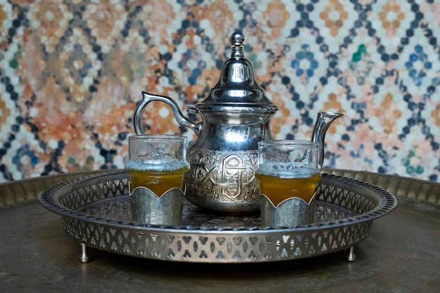 Vista do chá tradicional em uma mesa em marrakech