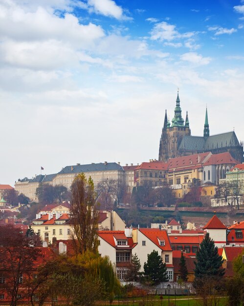 Vista do dia do castelo de Praga