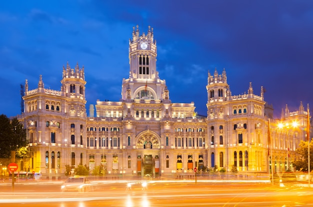 Vista do Palácio de Cibeles à noite. Madrid